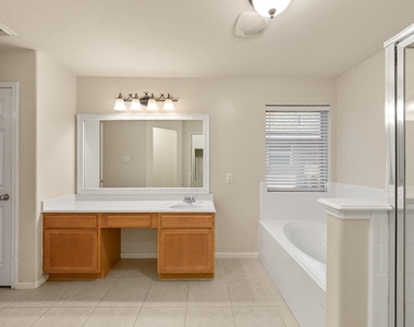 2734 Sage Bluff Avenue - Photo Thumbnail 20