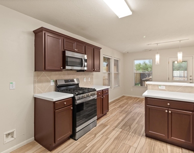 2734 Sage Bluff Avenue - Photo Thumbnail 11