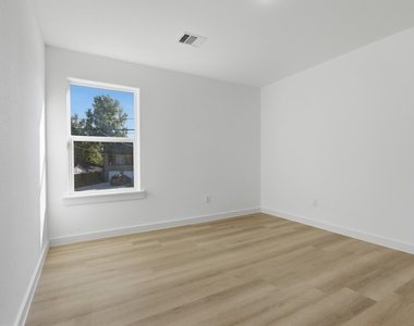 903 Marjorie Street - Photo Thumbnail 12