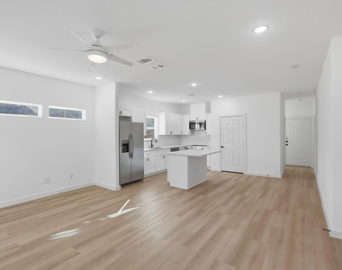 903 Marjorie Street - Photo Thumbnail 4