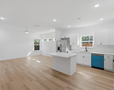 903 Marjorie Street - Photo Thumbnail 8