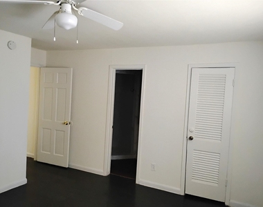 3003 Broadway St Street - Photo Thumbnail 4