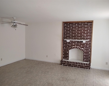 3003 Broadway St Street - Photo Thumbnail 5