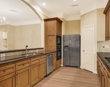 1402 Thompson Street - Photo Thumbnail 14