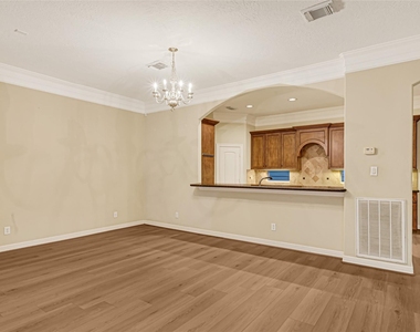 1402 Thompson Street - Photo Thumbnail 10