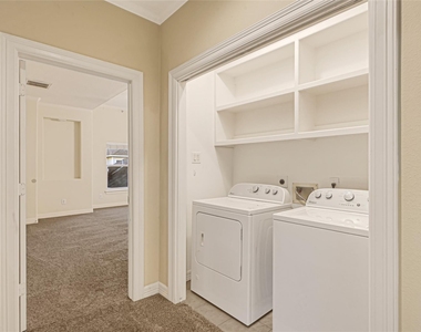 1402 Thompson Street - Photo Thumbnail 17