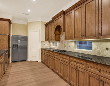 1402 Thompson Street - Photo Thumbnail 13
