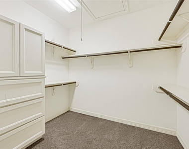 1402 Thompson Street - Photo Thumbnail 25