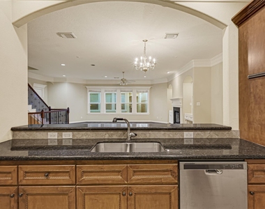 1402 Thompson Street - Photo Thumbnail 16