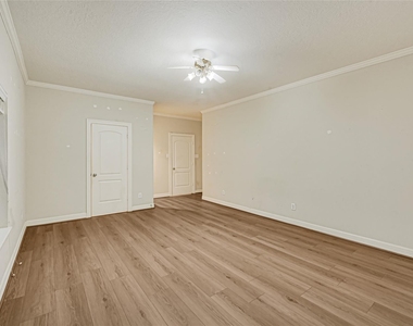 1402 Thompson Street - Photo Thumbnail 5