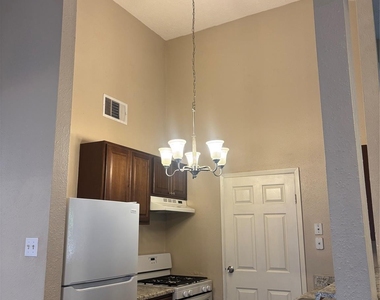 10041 Rosbrook Drive - Photo Thumbnail 4
