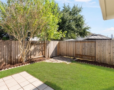 807 Presley Way - Photo Thumbnail 21