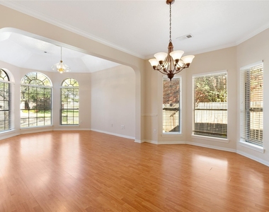 807 Presley Way - Photo Thumbnail 10