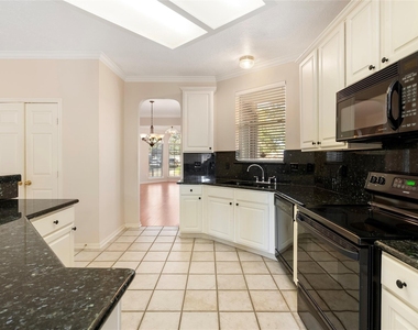 807 Presley Way - Photo Thumbnail 13