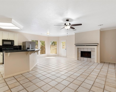 807 Presley Way - Photo Thumbnail 12