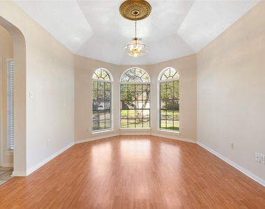 807 Presley Way - Photo Thumbnail 9