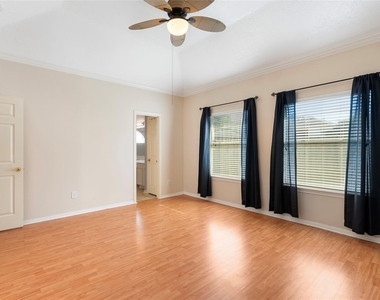 807 Presley Way - Photo Thumbnail 16