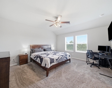 1812 Kingsford Prairie Court - Photo Thumbnail 3
