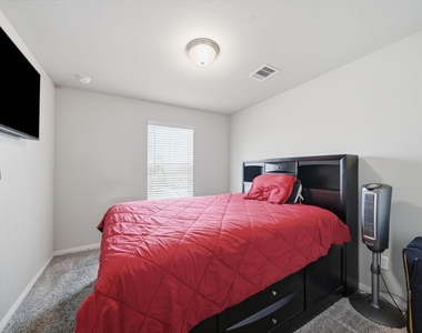 1812 Kingsford Prairie Court - Photo Thumbnail 5