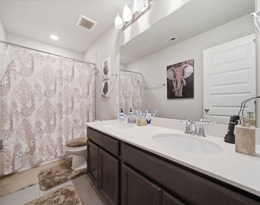 1812 Kingsford Prairie Court - Photo Thumbnail 7