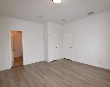 11912 Prior Park Drive - Photo Thumbnail 8