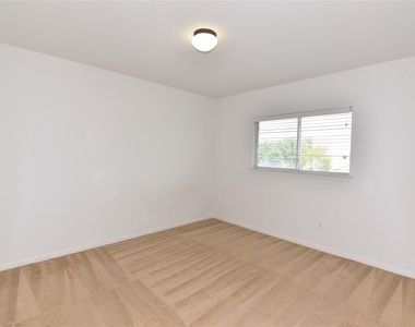 11912 Prior Park Drive - Photo Thumbnail 15