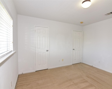 11912 Prior Park Drive - Photo Thumbnail 16