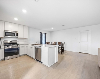 1146 Blue Stone Drive - Photo Thumbnail 7
