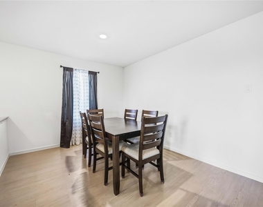 1146 Blue Stone Drive - Photo Thumbnail 8