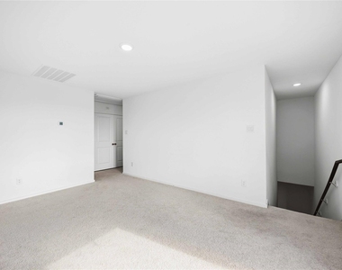 1146 Blue Stone Drive - Photo Thumbnail 16