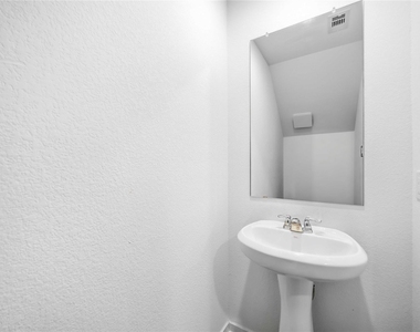 1146 Blue Stone Drive - Photo Thumbnail 10