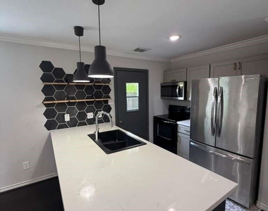 9623 Elmview Place - Photo Thumbnail 7