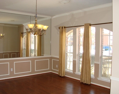 319 S Cheddington Drive - Photo Thumbnail 7