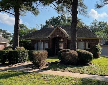 319 S Cheddington Drive - Photo Thumbnail 2
