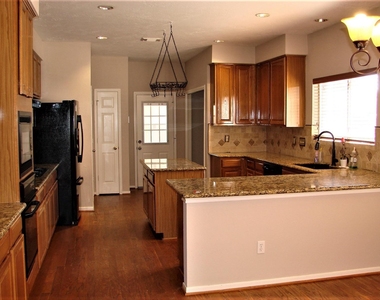 319 S Cheddington Drive - Photo Thumbnail 15