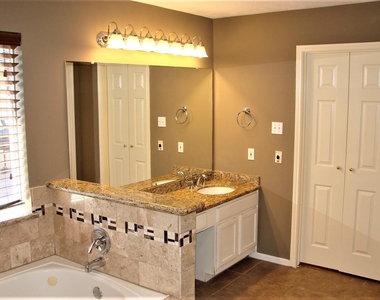319 S Cheddington Drive - Photo Thumbnail 34