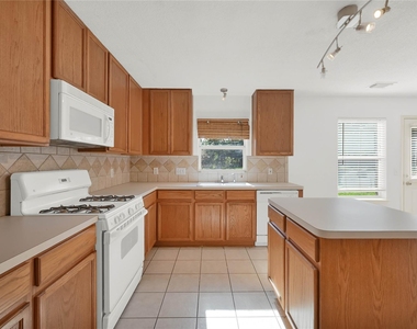 10326 E Summit Canyon Drive - Photo Thumbnail 7