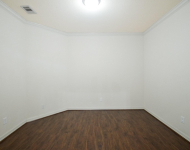 23610 Esperia Street - Photo Thumbnail 21