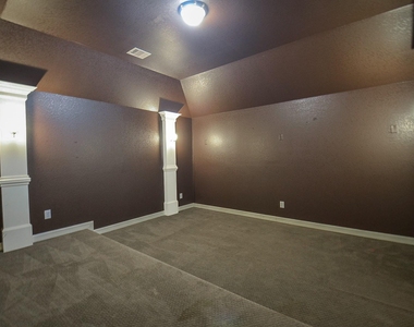 23610 Esperia Street - Photo Thumbnail 20