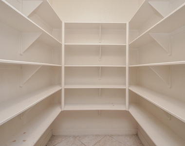 23610 Esperia Street - Photo Thumbnail 5