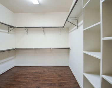 23610 Esperia Street - Photo Thumbnail 16