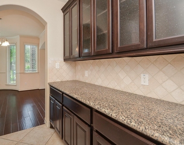 23610 Esperia Street - Photo Thumbnail 4