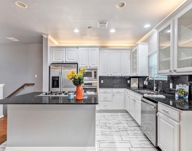 6115 S Arrowana Lane - Photo Thumbnail 4
