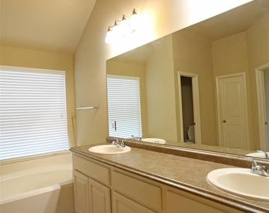 3107 Crystal Cascade Lane - Photo Thumbnail 13