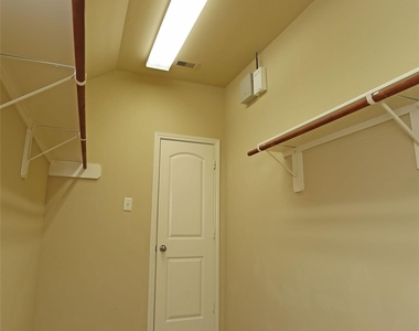 3107 Crystal Cascade Lane - Photo Thumbnail 14