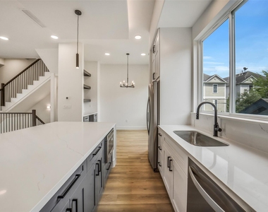 227 Willard Street - Photo Thumbnail 11