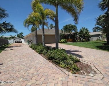 250 Atlantic Drive - Photo Thumbnail 5