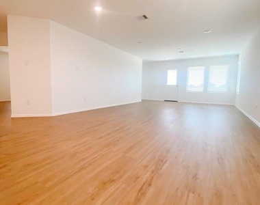 4242 Barrington Cove - Photo Thumbnail 12