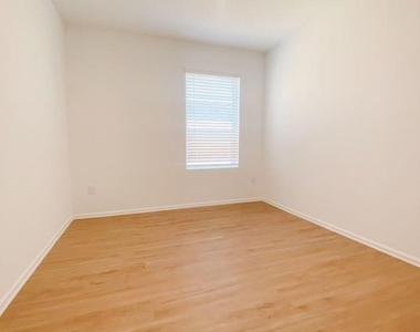 4242 Barrington Cove - Photo Thumbnail 7