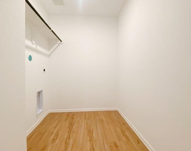 4242 Barrington Cove - Photo Thumbnail 9